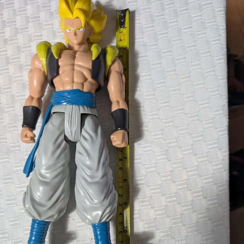 Dragon Ball Z Super Saiyan 2 Goku action figure with yellow hair